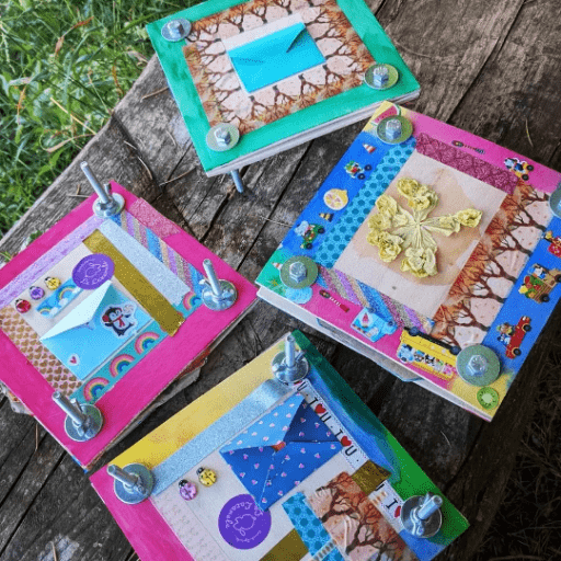 Tre presse per fiori decorate